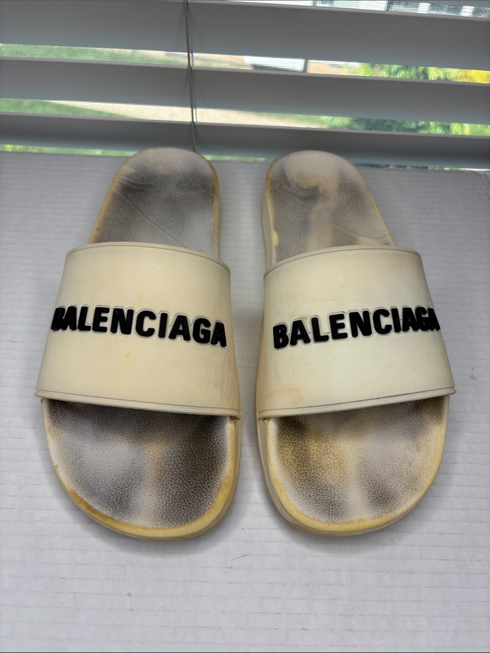 Balenciaga pool slides *stained* men’s size 10. - Picture 7 of 7